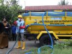 Illiza-saat-meninjau-proses-penyedotan-tinja-secara-gratis.jpg