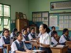Ilustrasi-guru-mengajar-di-sekolah.jpg
