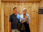 Irwandi-Yusuf-Selalu-Tampil-Modis-dan-Kekinian-Bersama-Sang-Istri-Muda-Steffy-Burase-2.jpg