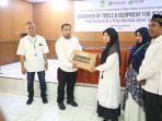 Iswanto-Serahkan-Perlengkapan-Sekolah.jpg