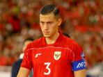 Jay-Idzes-saat-memasuki-lapangan-sebelum-kick-off-Timnas-Indonesia-vs-Bahrain.jpg