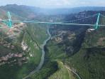 Jembatan-Huajiang-Grand-Canyon-di-Guizhou-China-Tertinggi-di-Dunia.jpg