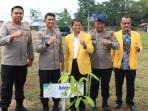 Kapolda-Aceh-dan-Rektor-UTU_tanam-pohon.jpg