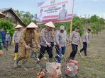 Kapolres-Pidie-AKBP-Jaka-Mulyana-SIK-menanam-jagung.jpg
