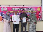 Kepala-SMAN-Unggul-Aceh-Timur-Sinarta-Purba-bersama-Ketua-Prodi-Teknik-Elektro.jpg