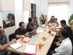 Kepala-Sekretariat-Majelis-Pendidikan-Aceh-Azwardi-AP-MSi-rapat.jpg