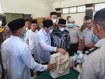 Ketua-Komisi-VI-DPRA-Tgk-Irawan-Abdullah-dan-rombongan-memantau-kesiapan-Asrama-Haji.jpg
