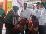 Ketua-TP-PKK-Bireuen-teteskan-polio-ke-siswa.jpg