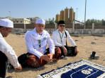 Ketua-Umum-PB-HUDA-Abiya-Kuta-Krueng-Ziarahi-Makam-Abu-Razak-di-Mekkah.jpg