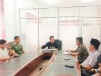 Komisioner-KIP-Aceh-Timur-mendatangi-kantor-Dukcapil-Aceh-Timur.jpg