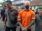 Liam-Orme-asal-Inggris-saat-diamankan-di-Mapolres-Gianyar-Bali.jpg