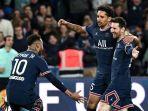 Lionel-Messi-merayakan-golnya-bersama-Marquinhos-dan-Neymar-dalam-pertandingan-PSG-vs-Lens.jpg