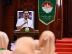 M-Nasir-saat-memberi-sambutan-Rapat-Kerja-Dharma-Wanita-Persatuan.jpg