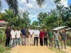 M-Yusuf-Pang-Ucok-meninjau-kondisi-jalan-rusak-di-Peudawa-Aceh-Timur.jpg