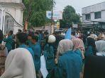Mahasiswa-Unaya-Unjuk-Rasa-di-depan-kampus.jpg