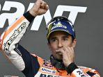 Marc-Marquez-berselebrasi-setelah-finis-ketiga-pada-Sprint-Race-MotoGP-Valencia-2023.jpg