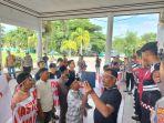 Massa-melakukan-unjuk-rasa-di-kantor-DPRK-Aceh-Singkil.jpg