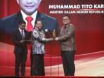 Mendagri-Tito-Karnavian-menerima-penghargaan-Distinguished-Leadership-in-Home-Affairs.jpg
