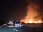 Meteor-jatuh-di-dekat-ruas-Tol-Ciperna-Cirebon-Jawa-Barat-Minggu-5102025-malam.jpg