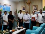 Muzakir-Manaf-saat-menjumpai-Wamen-Perkim-Fahri-Hamzah.jpg