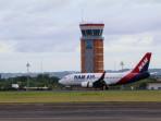 NAM-Air-Jet-B737-500-saat-mendarat-di-Bandara-Internasional.jpg