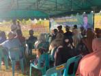 Ngoh-Wan-dialog-dengan-petani-di-sawah.jpg