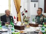 Pangdam-IM-berbincang-dengan-Wali-Nanggroe-Aceh-Tgk-Malik-Mahmud-Al-Haytar.jpg