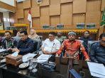 Pansus-DPRK-Pidie-memberikan-keterangan-pers-kepada-sejumlah-media.jpg