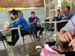 Para-ASN-Aceh-Timur-kedapatan-nongkrong-di-warung-kopi-diluar-jam-istirahat.jpg
