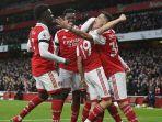 Para-pemain-Arsenal-merayakan-gol-Leandro-Trossard-saat-melawan-Brentford.jpg