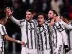 Para-pemain-Juventus-merayakan-gol-Adrien-Rabiot-ke-gawang-Fiorentina.jpg