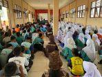 Pelajar-SMP-1-Gunung-Meriah-Aceh-Singkil-yang-sedang-mengikuti-masa-pengenalan-lingkungan-sekolah.jpg