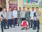 Pelaku-AM-alias-Dek-Gam-diamankan-ke-Mapolsek-Rantau-Seulamat.jpg