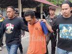 Pelaku-mutilasi-Eko-Fitrianto-38-diborgol-dan-menggunakan-baju-tahanan-di-Jombang.jpg
