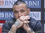 Pemain-Bhayangkara-FC-Radja-Nainggolan-saat-hadir-dalam-sesi-jumpa-pers.jpg