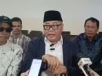 Penggugat-Wapres-Gibran-Subhan-Palal-saat-ditemui-di-Pengadilan-Negeri-Jakarta-Pusat.jpg