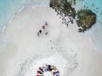 Pengunjung-Ramai-Berwisata-di-Pulau-Banyak.jpg