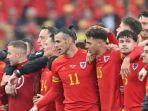 Penyerang-timnas-Wales-Gareth-Bale-melakukan-selebrasi-dengan-rekannya.jpg