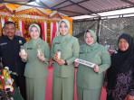 Persit-Kartika-Chandra-Kirana-Daerah-IM-Ny-Eva-Niko-Fahriza-foto-bersama.jpg