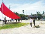 Personel-TNI-dan-anggota-PETA-mengibarkan-bendera-Merah.jpg