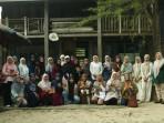 Peserta-diskusi-sastra-foto-bersama-usai-bedah-novel-bertajuk-Paya-Nie.jpg