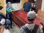 Peti-jenazah-Reno-Syahputra-Dewo-tiba-di-rumah-duka.jpg