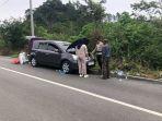 Petugas-Pos-Pantau-Gunung-Salak-Bantu-mobil-mogok.jpg