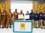 Pj-Bupati-Aceh-Besar-Muhammad-Iswanto-SSTP-MM-bersama-Manajer-PT-PLN-UP3-Banda-Aceh.jpg