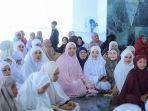 Pj-Bupati-Nagan-Raya-Fitriany-Farhas-ikut-shalat-Idul-Fitri-di-Masjid-Giok.jpg
