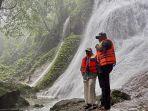 Pj-Gub-nikmati-Air-Terjun-Ceuraceu-Eumbon.jpg