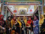 Pj-Ketua-Dekranasda-Aceh-Ny-Ayu-Marzuki_Pameran-Kerajinan-Nusantara.jpg