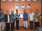 Pj-Wali-Kota-Langsa-Serahkan-berkas-usulan-lahan-warga.jpg