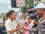 Polres-Aceh-Utara-edukasi-pengguna-jalan-saat-berbagi-takjil.jpg