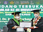 Rektor-USK-Prof-Dr-Ir-Marwan-menyerahkan-sertfika.jpg